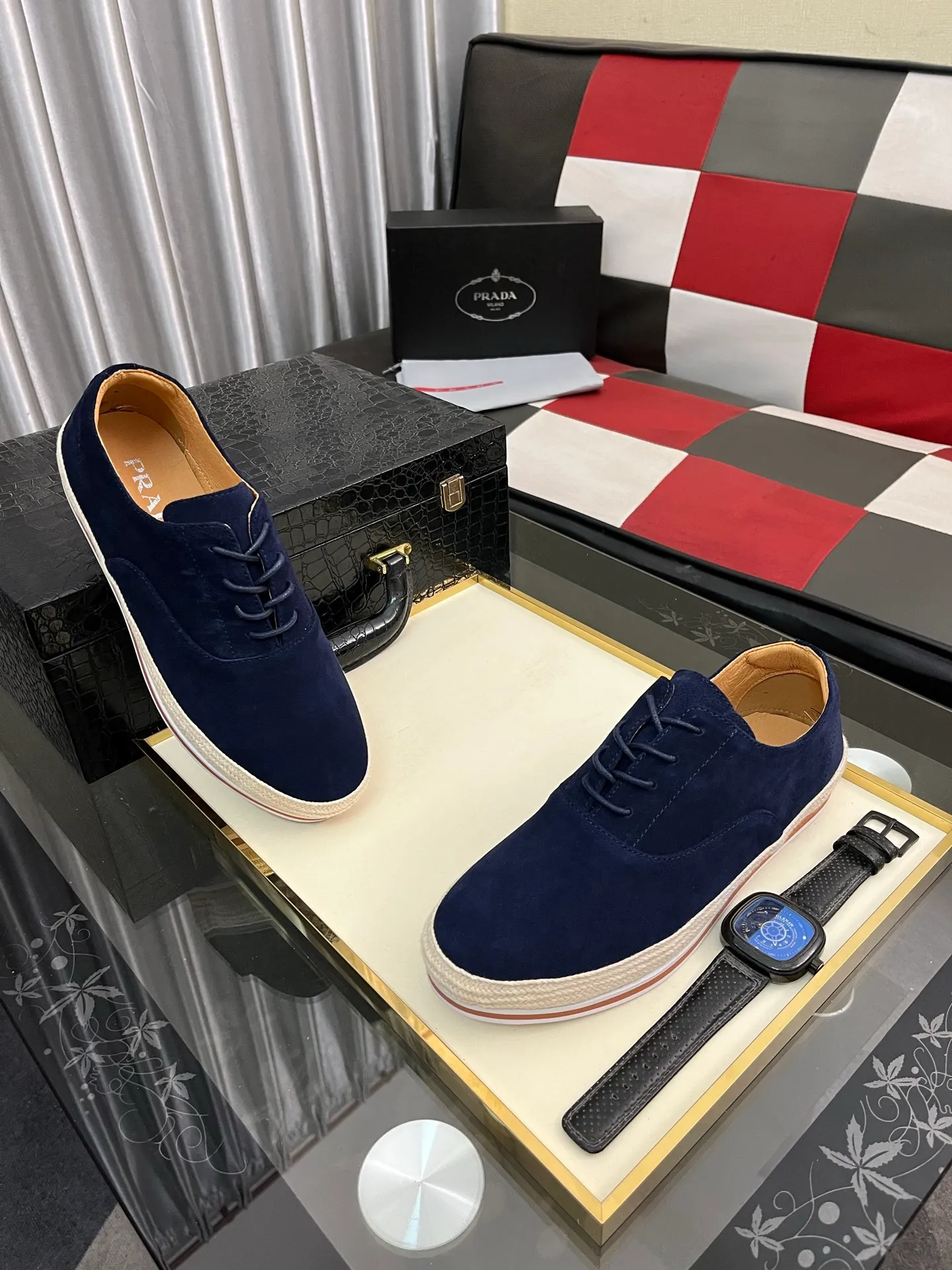 Men's shoes 💰440⌚️⌚️【PRADA】Prada ~ unique and casual style. New models from Prada official website are coming [Celebrate][Celebrate]🏃High-end brand casual shoes ➕Full set of packaging😍😍 Men's 2023 counters are on sale simultaneously, Italian imported brands select first-layer Italian cowhide. 🐑Sheepskin lining (refuses to discolor and rub feet) Sole: Original sole specially provided by the original factory 🎬Better in kind Size number: 38-442️⃣Colors available